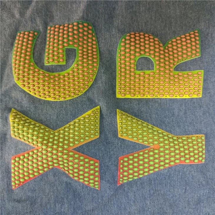 Impressió de serigrafia amb tinta inflada